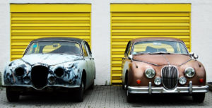 Automobile prima e dopo il lavoro contro la ruggine in carrozzeria